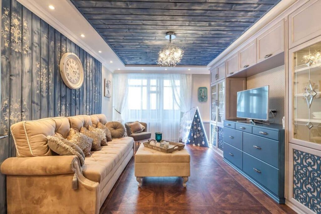 Монтаж ПВХ панелей на потолок 34 1631764796 1 idei club p paneli pvkh v interere gostinoi interer kr 1 1